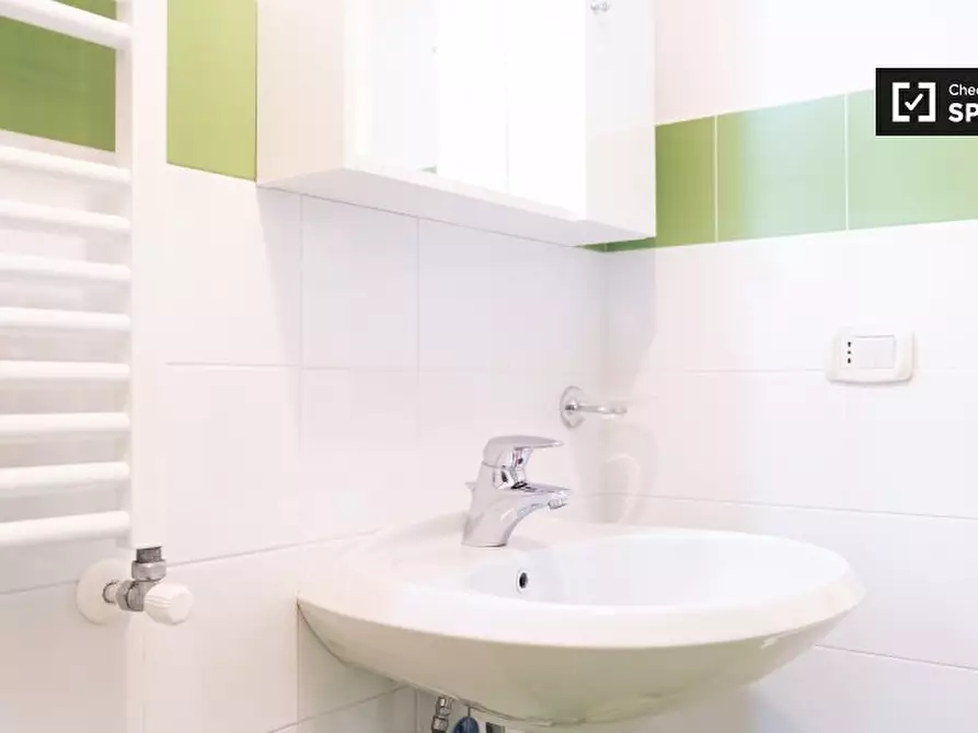 Immagine 6 di Camera condivisa in affitto  in Via dei Giovi a Roma