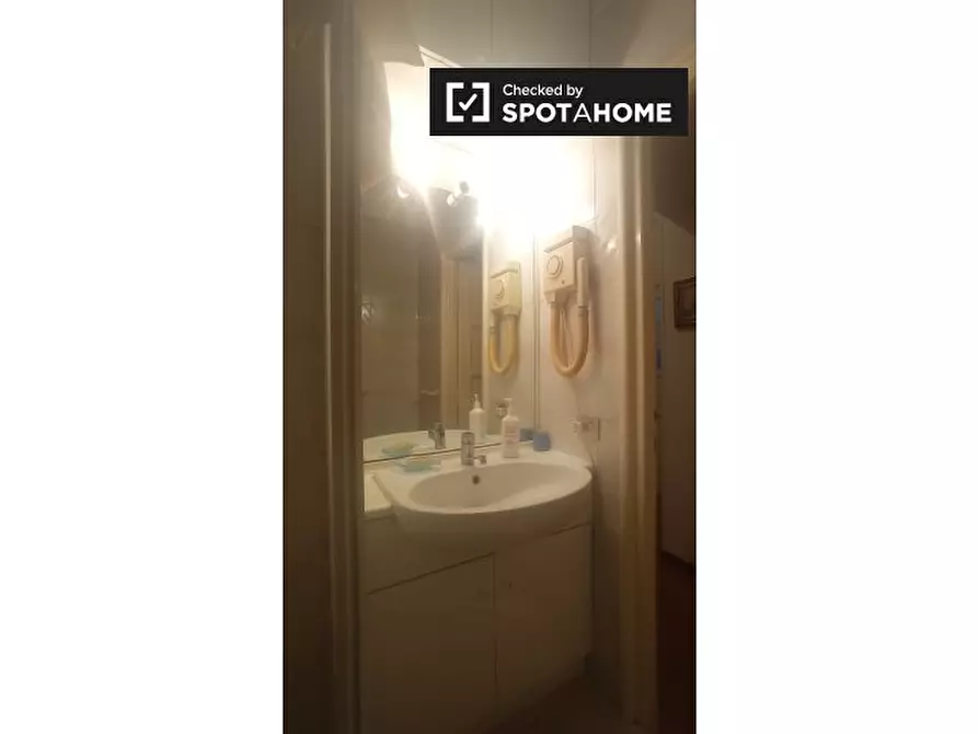 Immagine 13 di Camera condivisa in affitto  in Via Filippo Corridoni a Roma