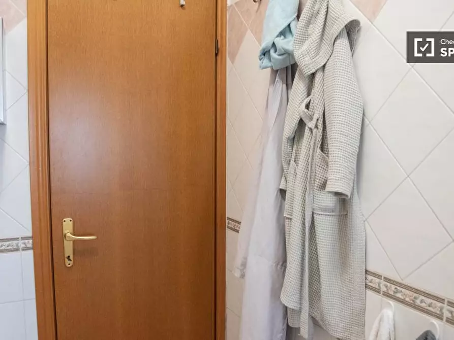 Immagine 7 di Camera condivisa in affitto  in Via di Trigoria, 00128 Selcetta RM, Italy a Roma