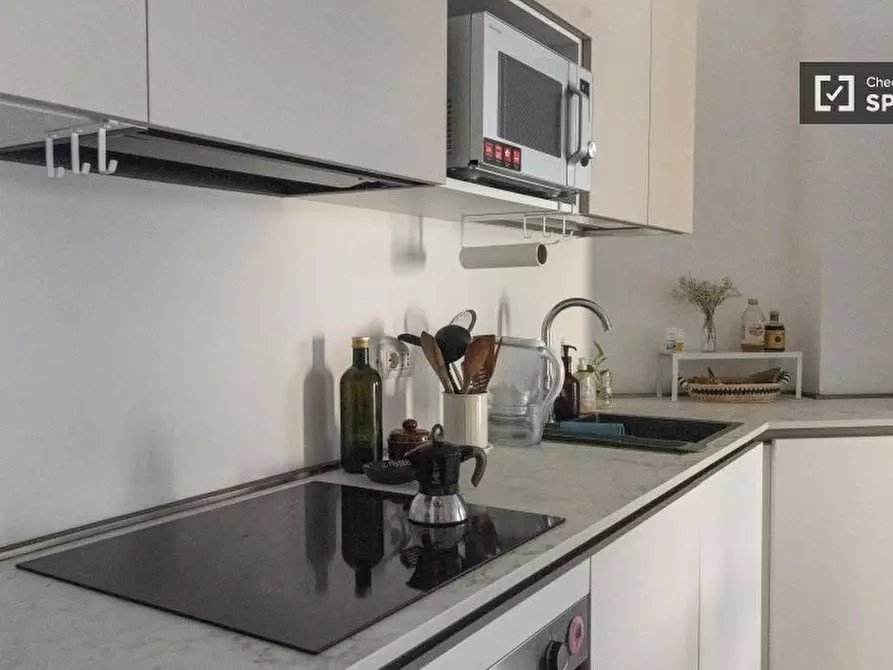 Immagine 7 di Appartamento in affitto  in Via Aulo Plauzio a Roma