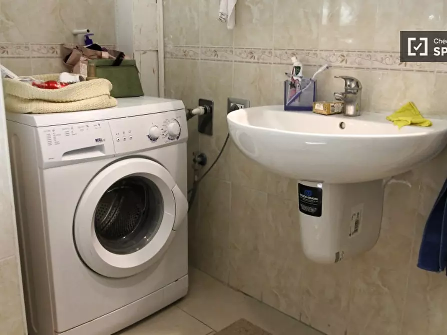 Immagine 9 di Camera condivisa in affitto  in Via Oderzo a Roma