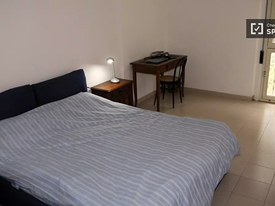 Immagine 2 di Camera condivisa in affitto  in Via Giuseppe de Robertis a Roma