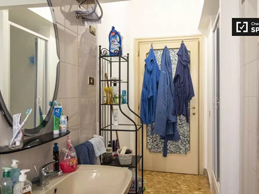 Immagine 8 di Camera condivisa in affitto  in Via Tito Omboni a Roma