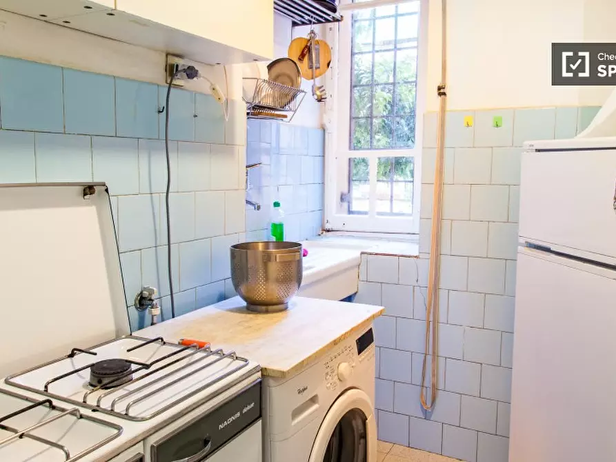 Immagine 5 di Camera condivisa in affitto  in via La Spezia a Roma