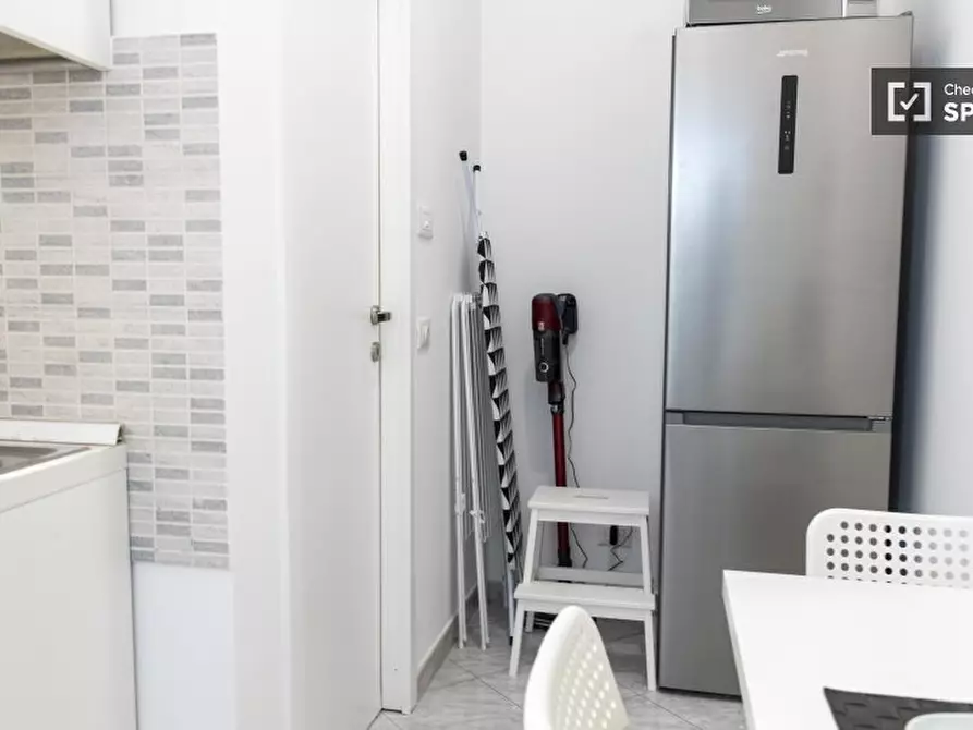 Immagine 17 di Camera condivisa in affitto  in Via in Selci a Roma