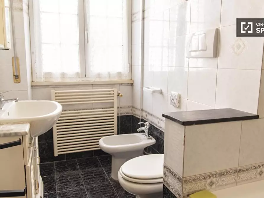 Immagine 6 di Camera condivisa in affitto  in Via Simone Ghini a Roma