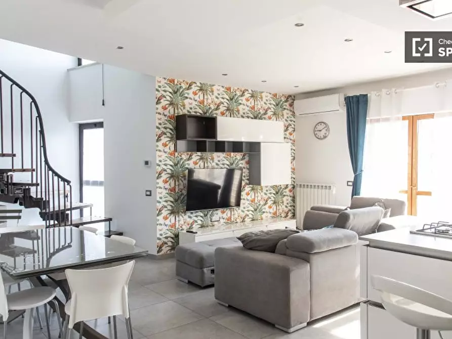 Immagine 5 di Camera condivisa in affitto  in Via di Torre Gaia a Roma