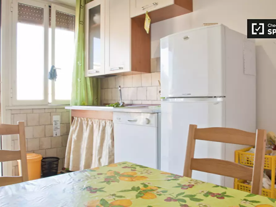 Immagine 10 di Camera condivisa in affitto  in Via della Massimilla a Roma