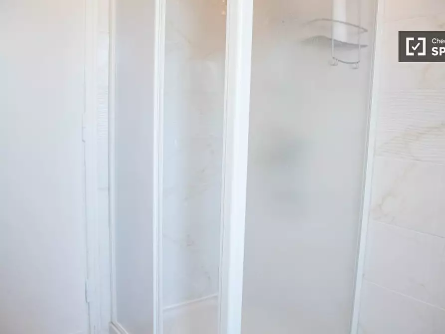 Immagine 9 di Camera condivisa in affitto  in Via Orbassano a Roma