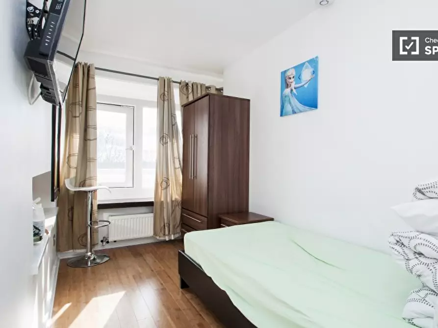 Immagine 2 di Camera condivisa in affitto  in Tunworth Crescent a Wandsworth