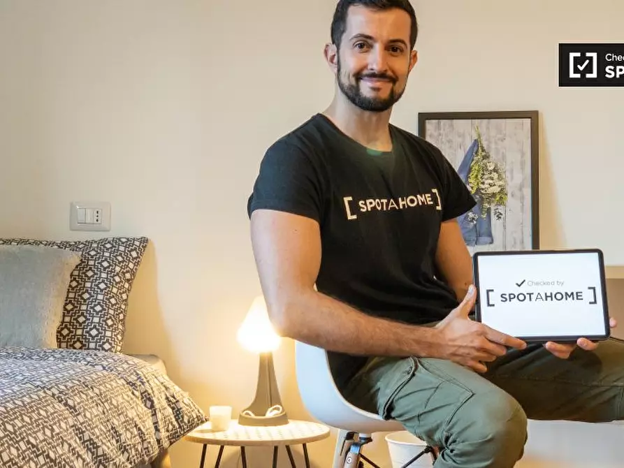 Immagine 4 di Camera condivisa in affitto  in Viale Carlo Troya a Milano