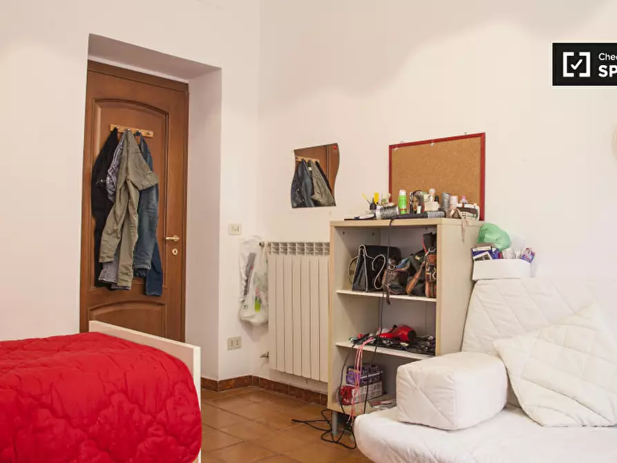 Immagine 13 di Camera condivisa in affitto  in Via Alessandro Avoli a Roma