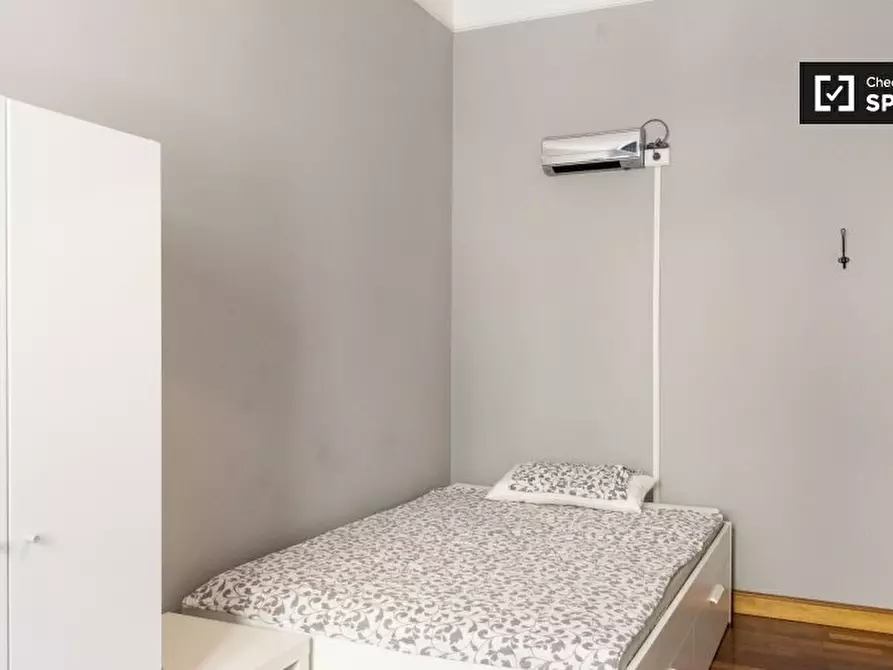 Immagine 3 di Camera condivisa in affitto  in Via Garigliano, 00198 Roma RM, Italy a Roma