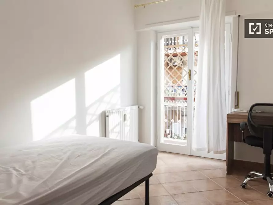 Immagine 9 di Camera condivisa in affitto  in Via Antonino Pio a Roma