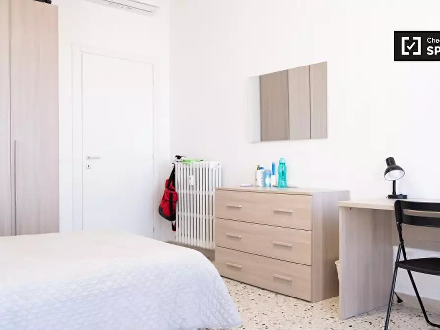 Immagine 11 di Camera condivisa in affitto  in Viale dei Salesiani a Roma