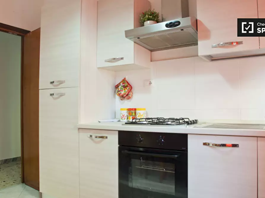 Immagine 11 di Camera condivisa in affitto  in Via della Massimilla a Roma