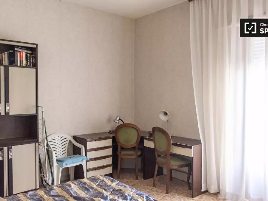 Immagine 4 di Camera condivisa in affitto  in Via di Val Tellina a Roma