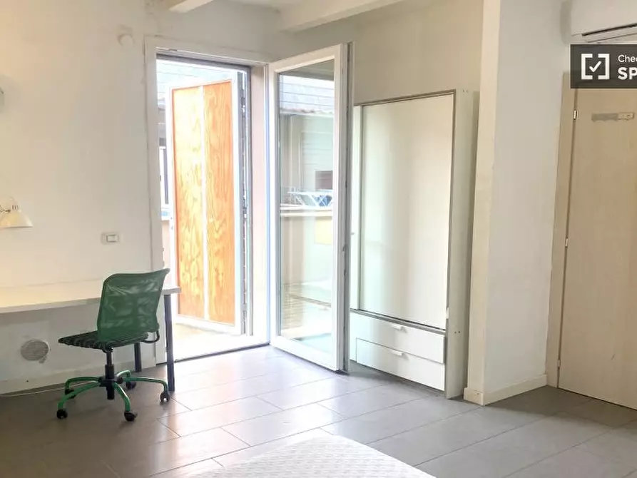 Immagine 4 di Camera condivisa in affitto  in Via di Carcaricola a Roma