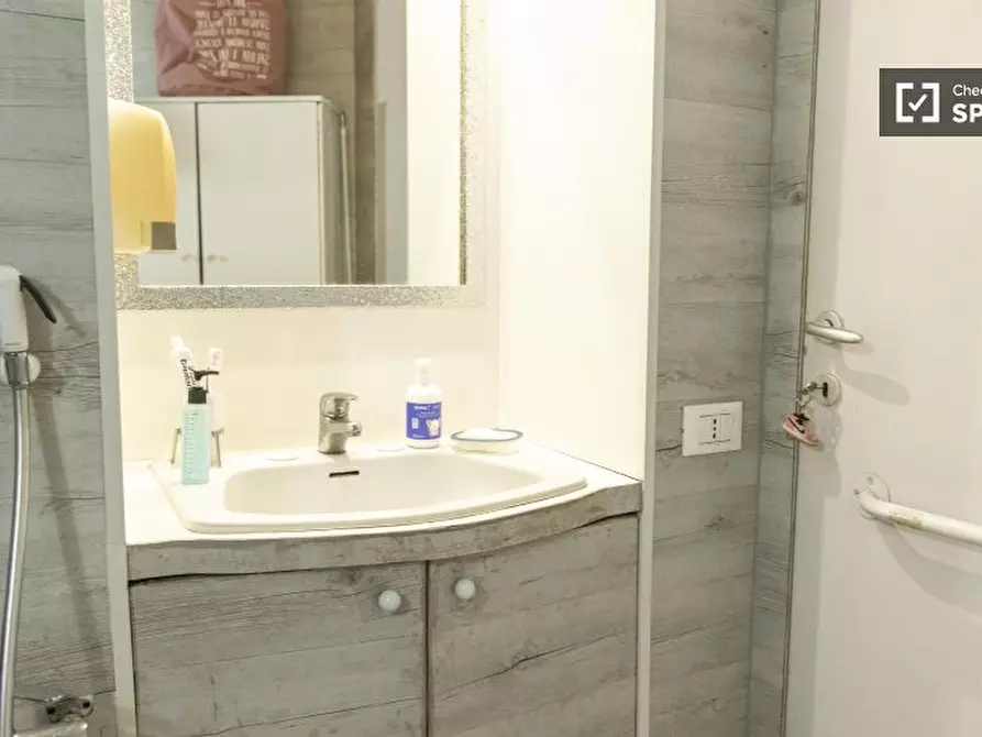 Immagine 10 di Camera condivisa in affitto  in Via Cesare Bazzani a Roma