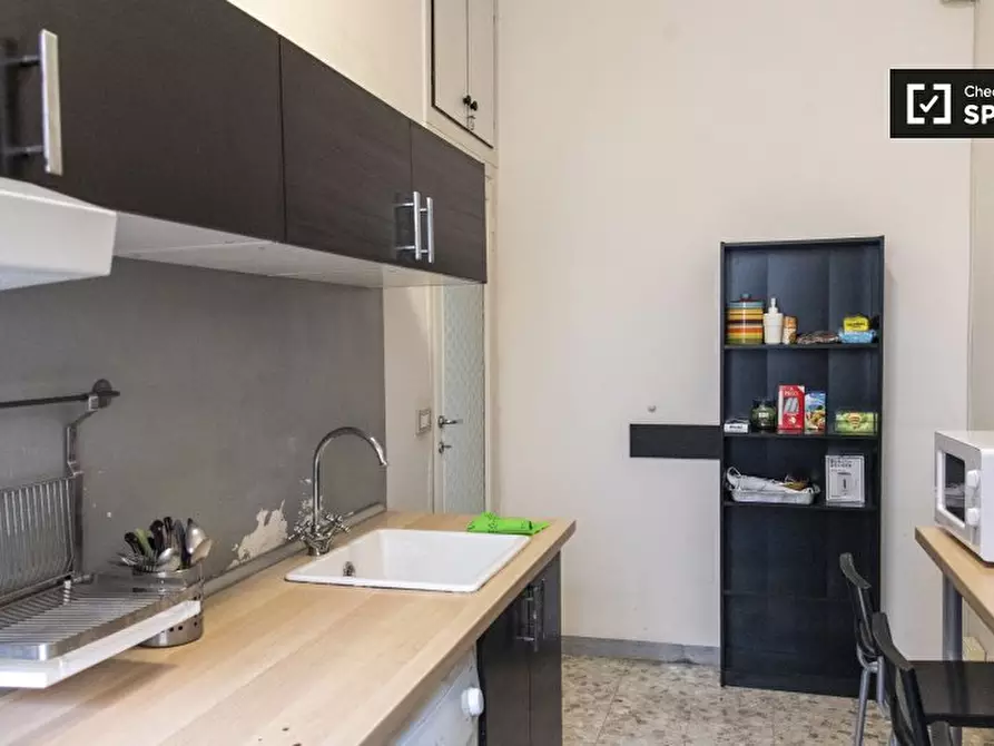 Immagine 12 di Camera condivisa in affitto  in Via Camilla a Roma