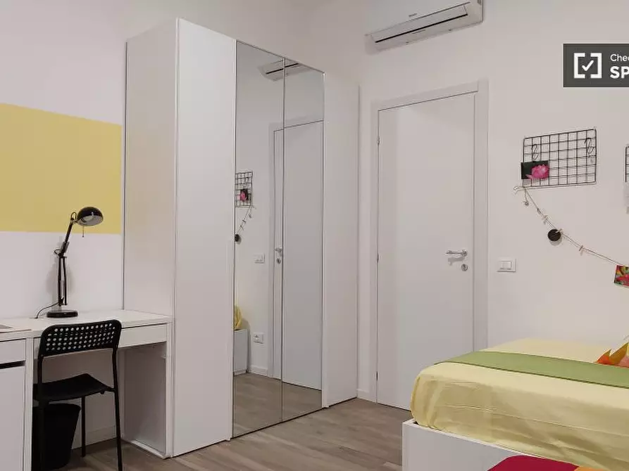 Immagine 3 di Camera condivisa in affitto  in Viale Monza a Milano