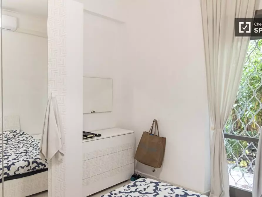 Immagine 2 di Camera condivisa in affitto  in Via Canzone del Piave a Roma