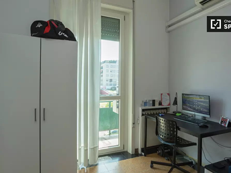 Immagine 4 di Camera condivisa in affitto  in Viale Sarca, 187, 20126 Milano MI, Italy a Milano