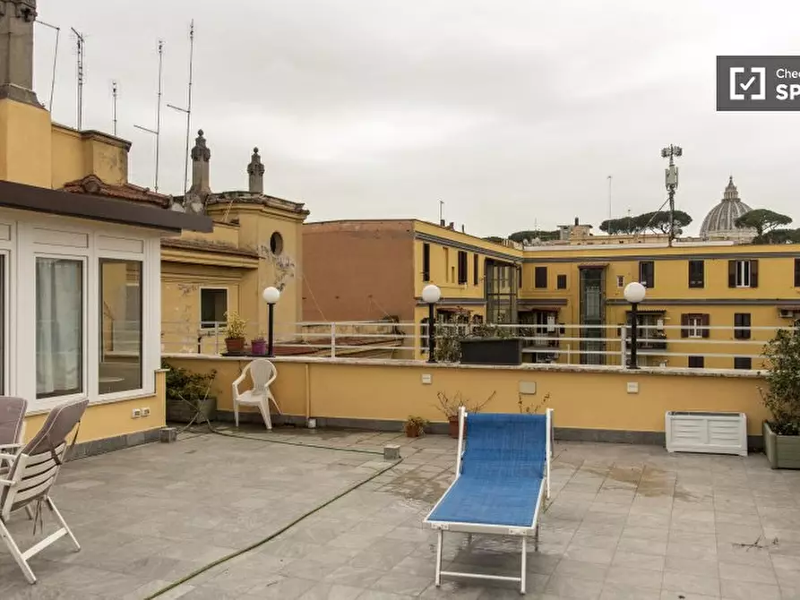 Immagine 12 di Camera condivisa in affitto  in Via Francesco Caracciolo a Roma