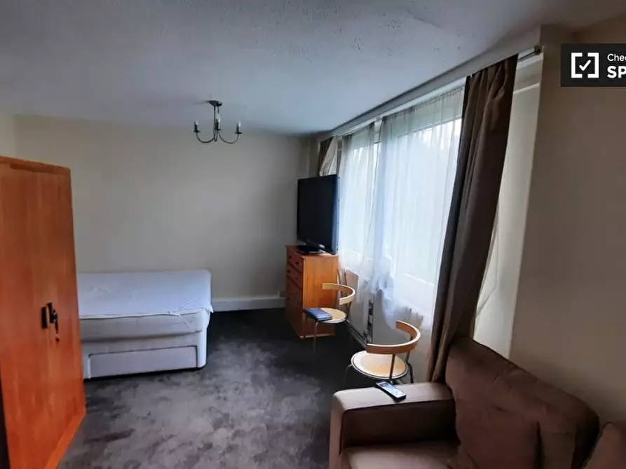 Immagine 15 di Camera condivisa in affitto  in Evenwood Close a Wandsworth
