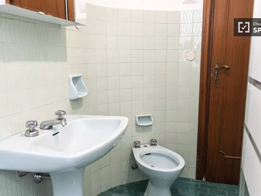 Immagine 7 di Camera condivisa in affitto  in Viale delle Province a Roma