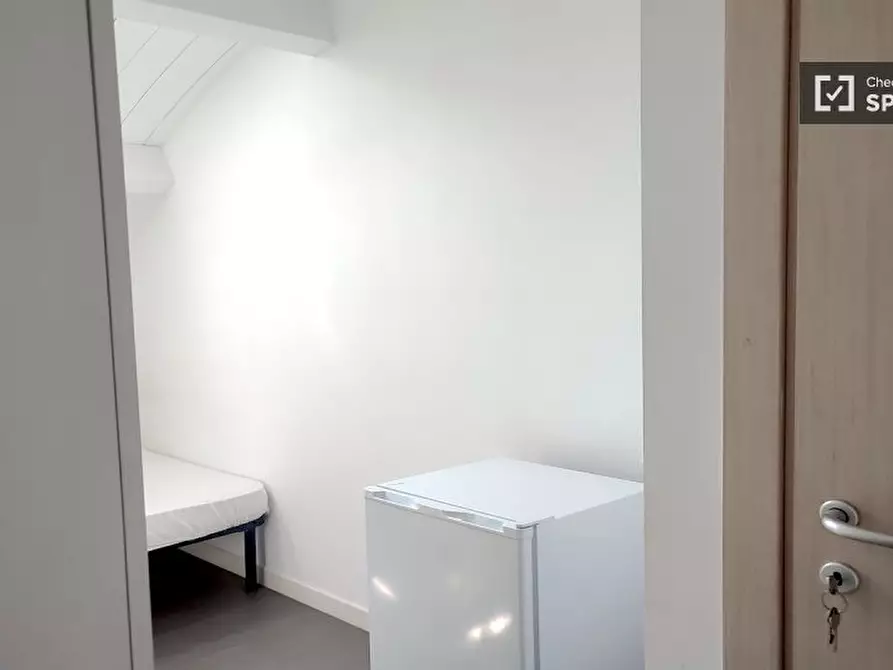 Immagine 3 di Camera condivisa in affitto  in Via di Carcaricola a Roma