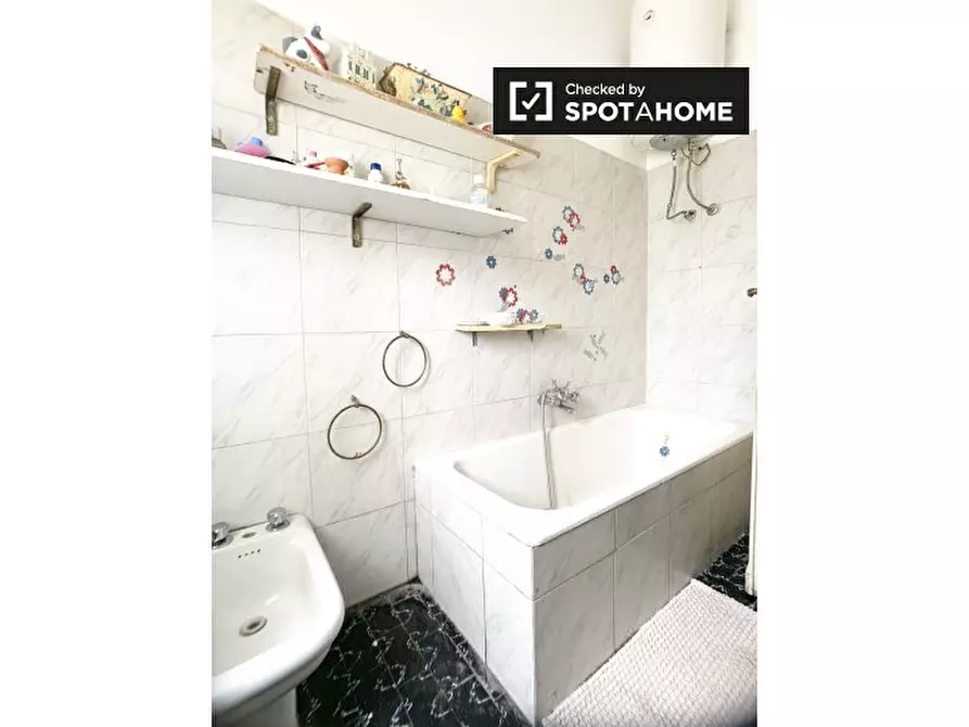 Immagine 10 di Camera condivisa in affitto  in Via Simone Mosca, 00168 Roma RM, Italy a Roma