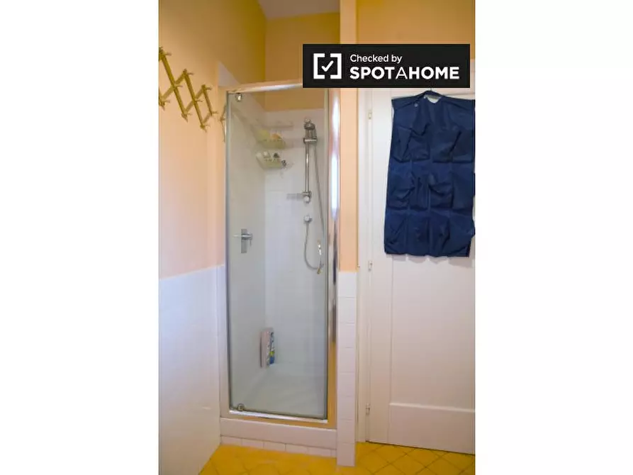 Immagine 10 di Camera condivisa in affitto  in Via Rugantino, 00169 Roma RM, Italy a Roma