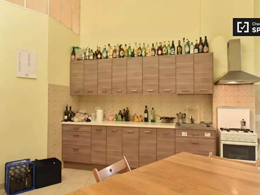 Immagine 5 di Camera condivisa in affitto  in Piazza Vittorio Emanuele II, 00185 Roma RM, Italy a Roma