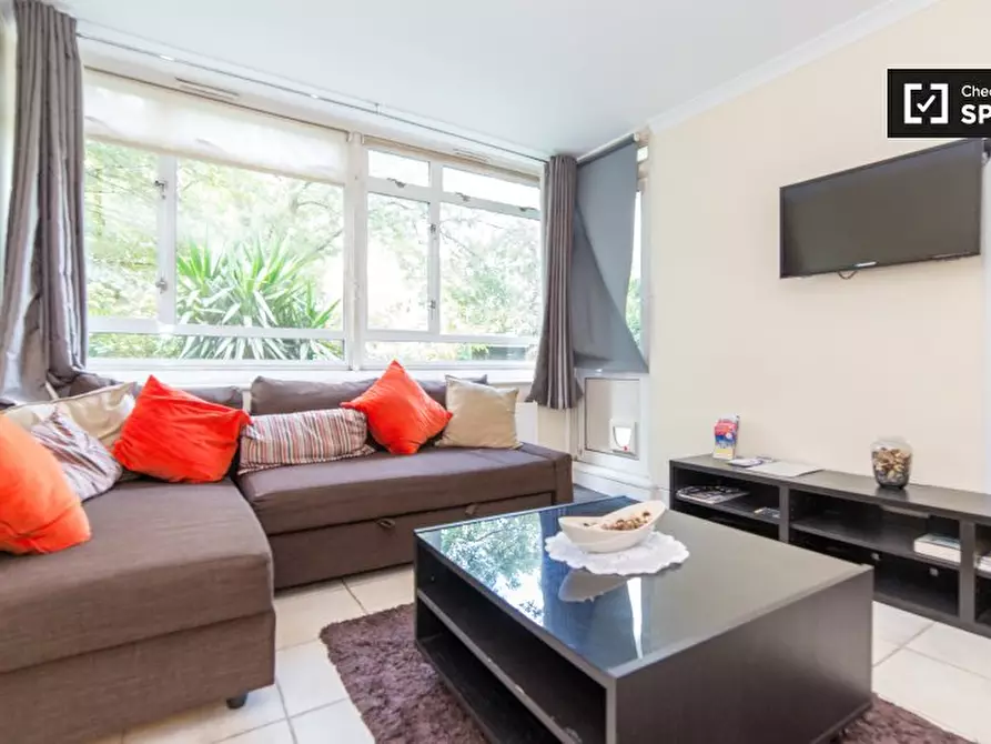 Immagine 1 di Appartamento in affitto  in Flat, Whitley House, Churchill Gardens, London SW1V 3BH, UK a 