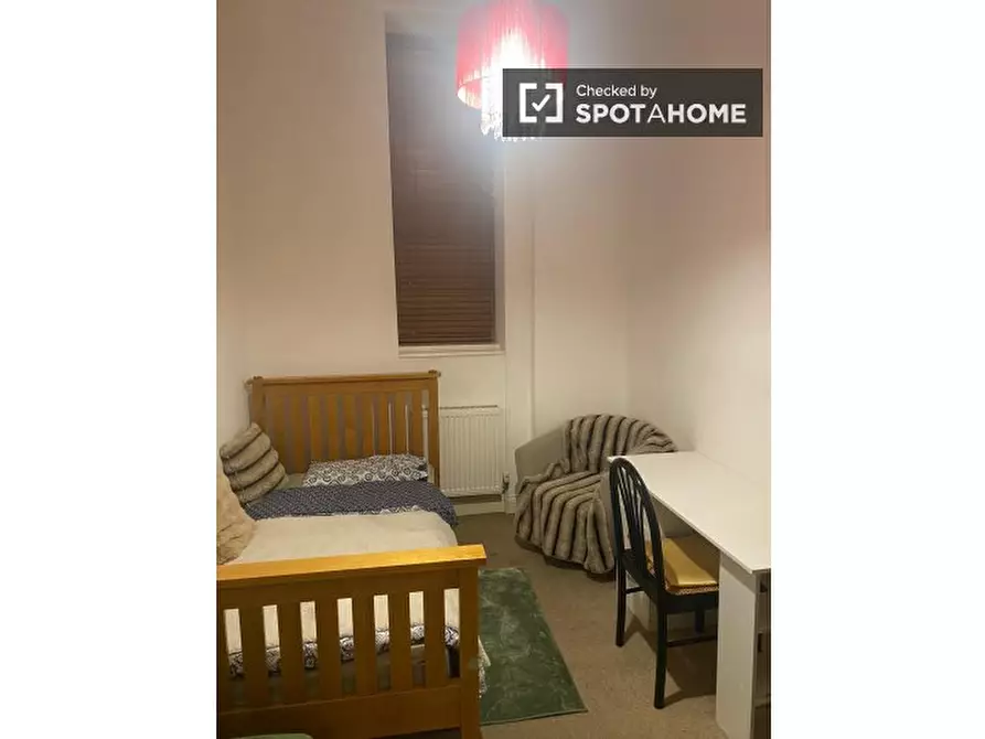 Immagine 5 di Camera condivisa in affitto  in flat, 55 Cooper Rd, London NW10 1BF, UK a Brent