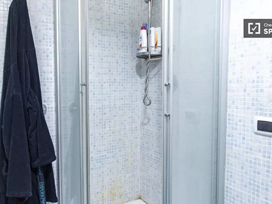 Immagine 10 di Camera condivisa in affitto  in Via Agri a Roma