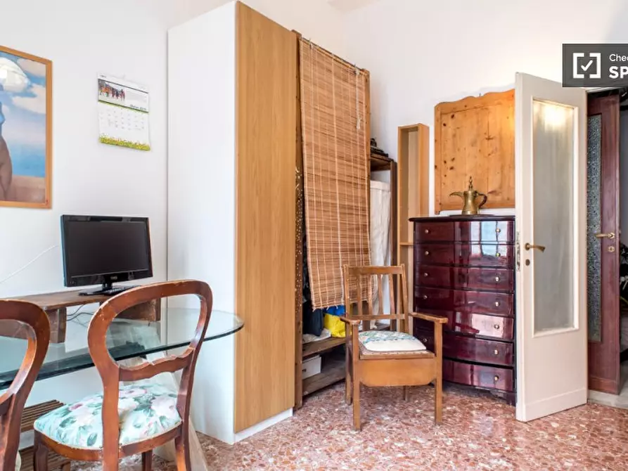 Immagine 2 di Camera condivisa in affitto  in Via Raffaele Balestra a Roma