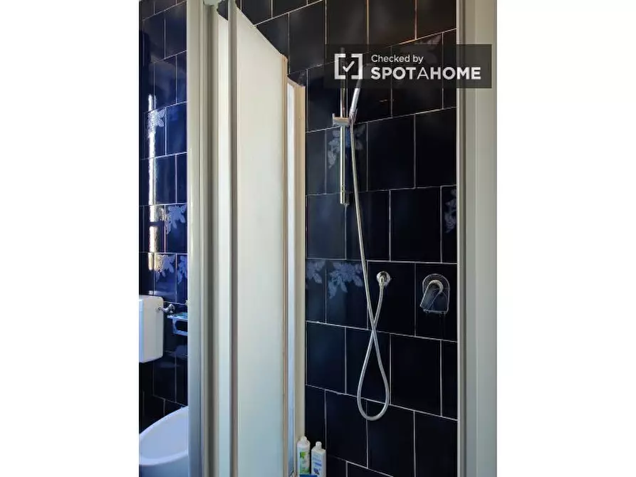 Immagine 17 di Camera condivisa in affitto  in Viale Campania a Milano