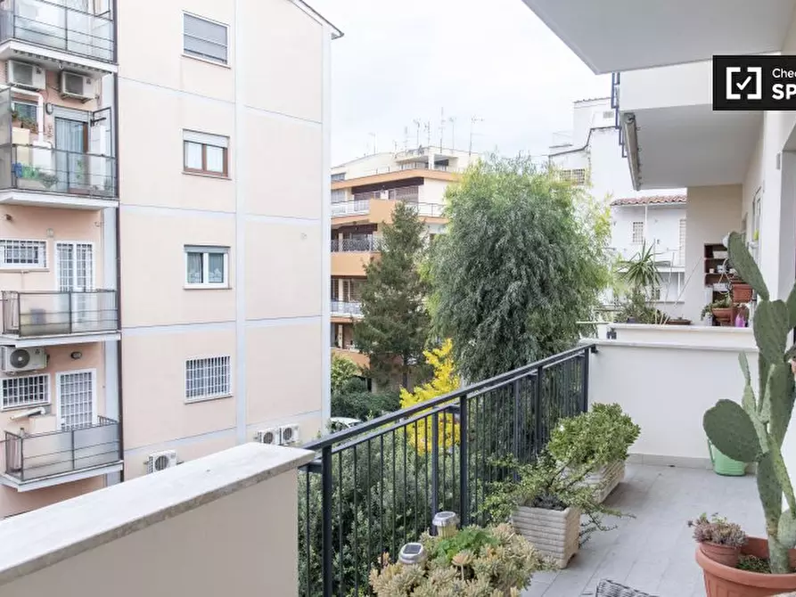 Immagine 13 di Camera condivisa in affitto  in Via Cremuzio Cordo a Roma