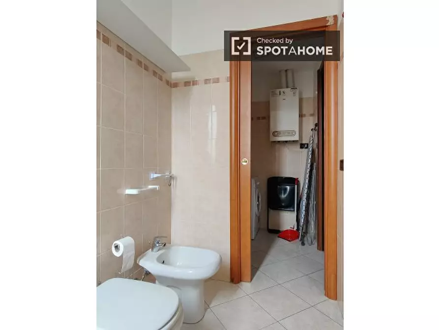 Immagine 14 di Camera condivisa in affitto  in Via Asiago a Milano