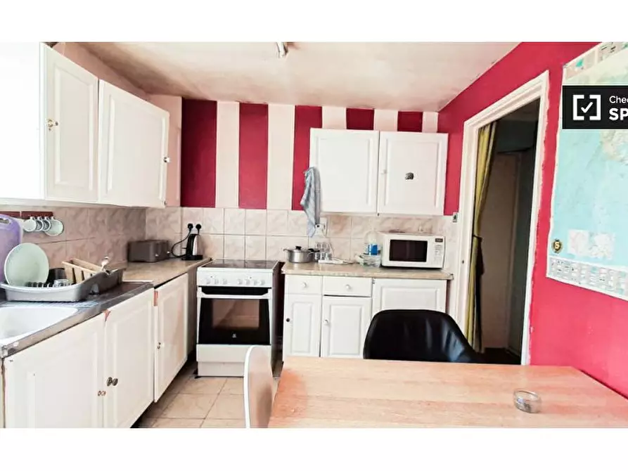 Immagine 8 di Camera condivisa in affitto  in Burwell Walk a Poplar