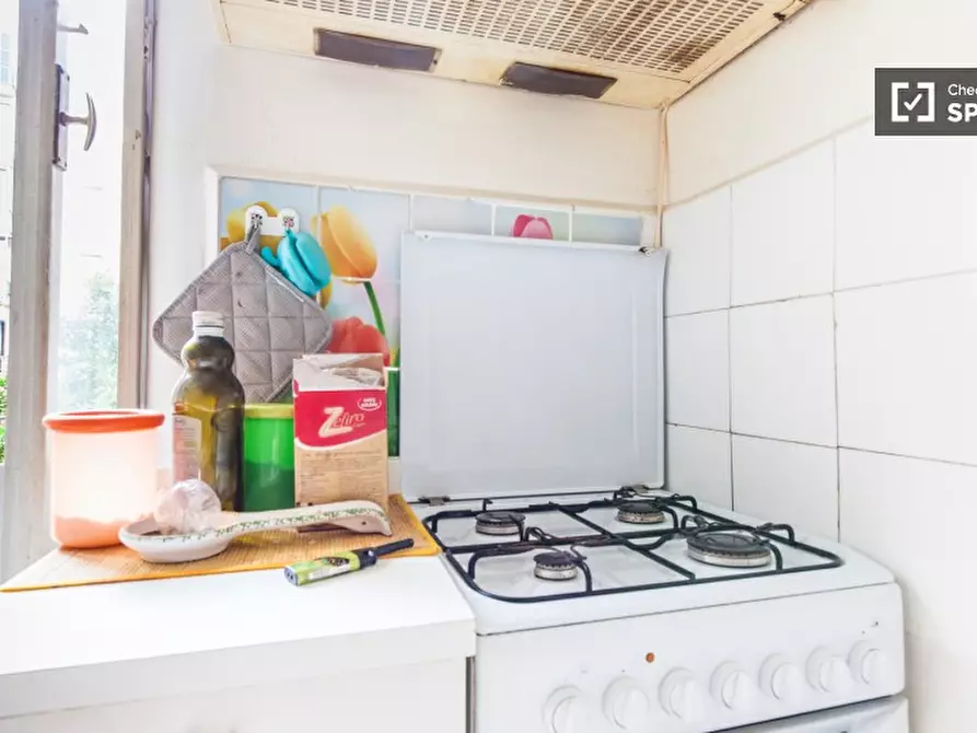 Immagine 7 di Camera condivisa in affitto  in Via Mirandola a Roma