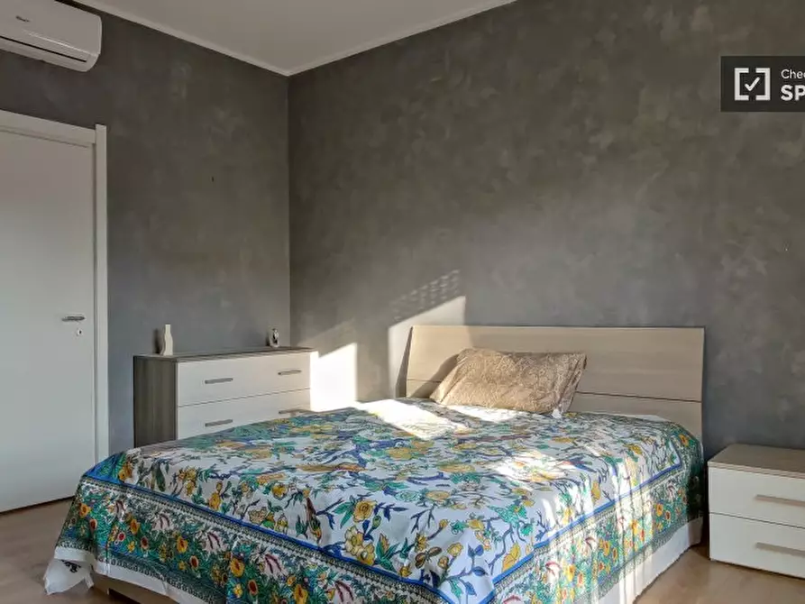 Immagine 2 di Camera condivisa in affitto  in Via Enrico de Nicola a Milano