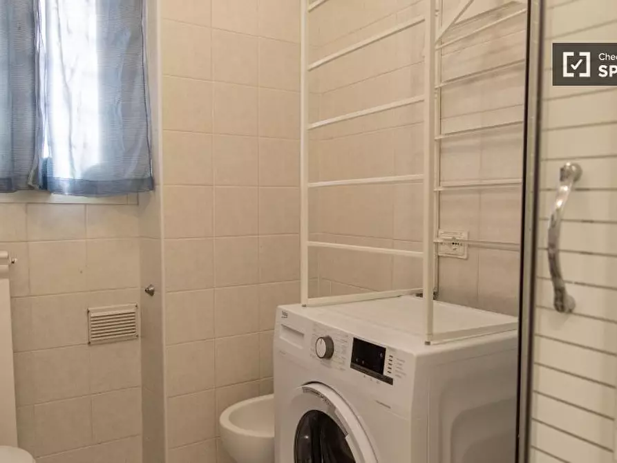 Immagine 7 di Camera condivisa in affitto  in Via in Selci a Roma