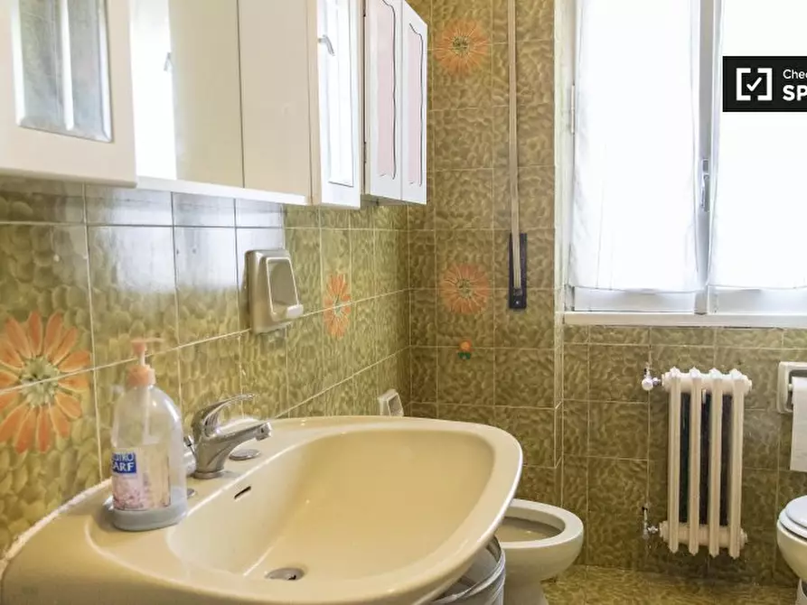 Immagine 13 di Camera condivisa in affitto  in Via di Val Tellina a Roma