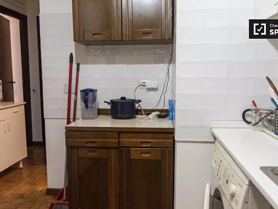 Immagine 11 di Camera condivisa in affitto  in Via Renato Simoni a Roma