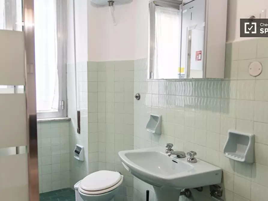 Immagine 5 di Camera condivisa in affitto  in Viale delle Province a Roma