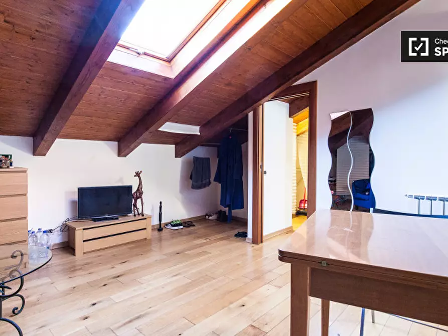 Immagine 2 di Camera condivisa in affitto  in Via Sarzana a Roma