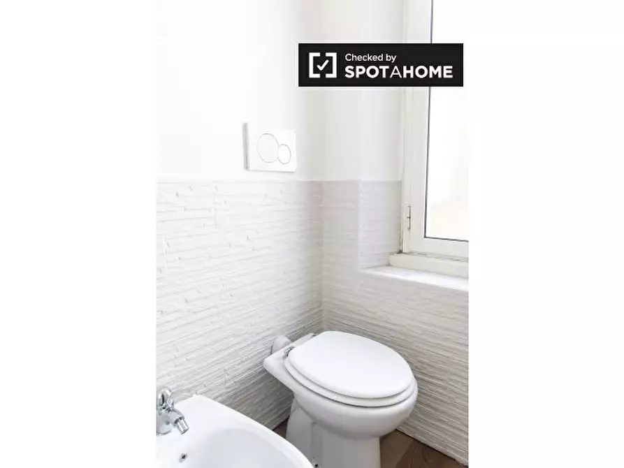 Immagine 8 di Camera condivisa in affitto  in Via Francesco Grimaldi a Roma